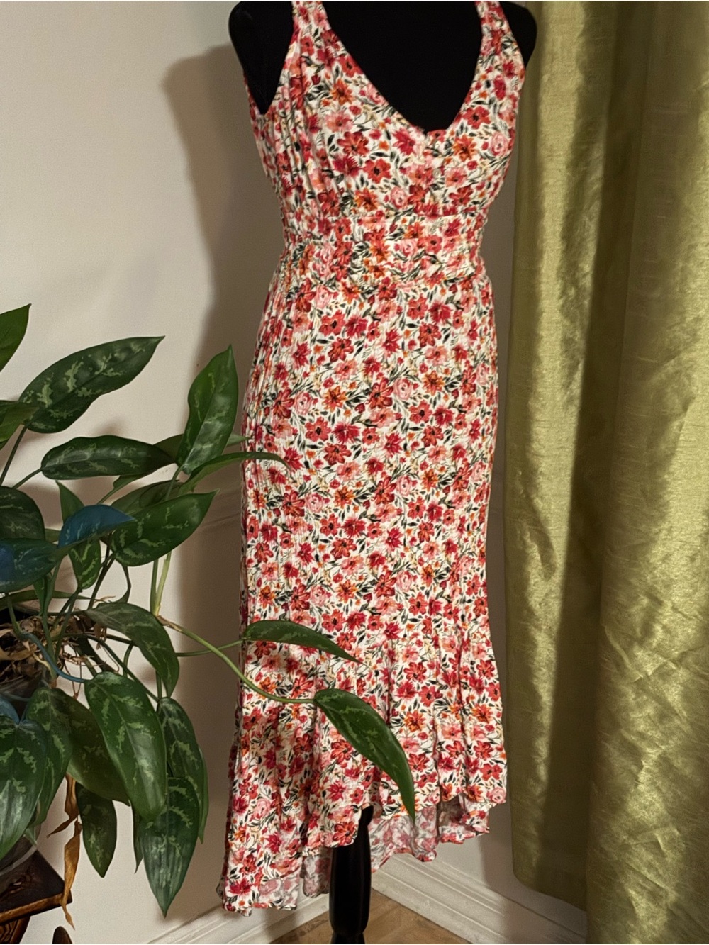 Floral Red and Cream V-Neck Sleeveless Midi Dress